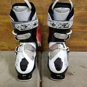 New atomic skii boots